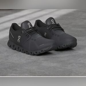 On Running Women's Cloud Black Shoes Sz 8 New